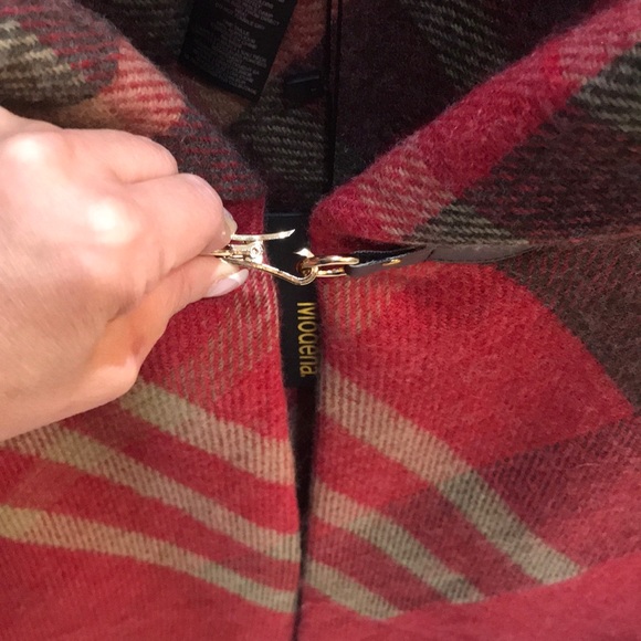 Red Cape - Picture 3 of 8